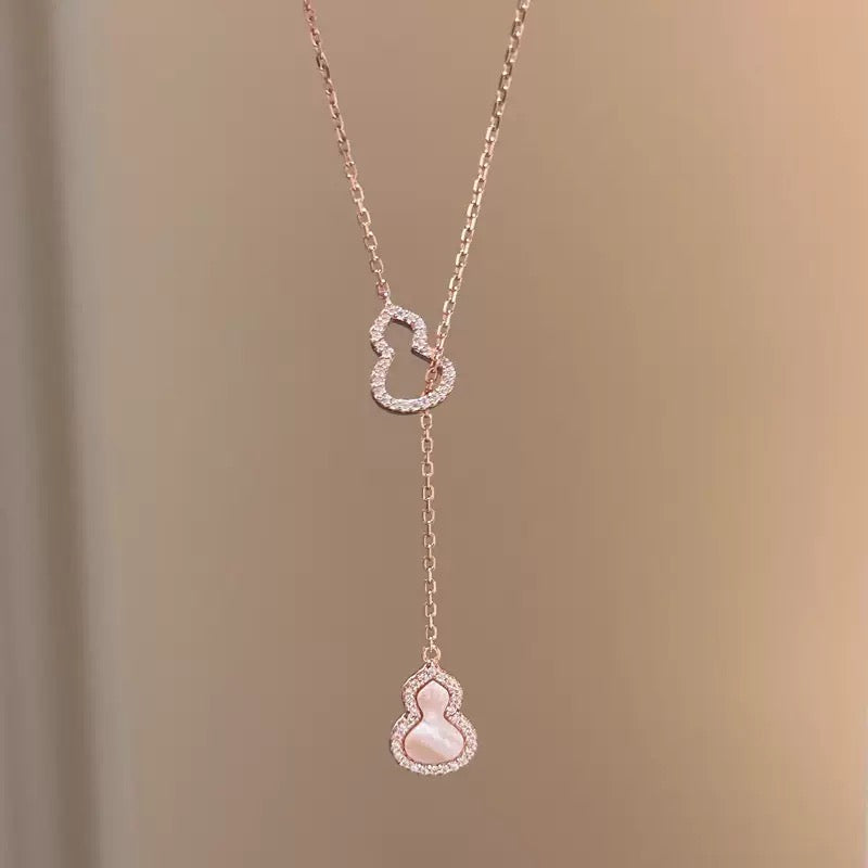 Women's Summer Necklace: Mother-of-Pearl Gourd Pendant – Affordable Luxury, Niche Design, Sophisticated Style