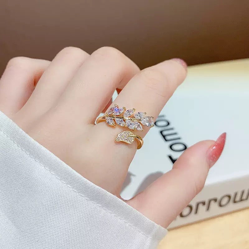 New ultra-sparkly leaf-design zircon ring for women; distinctive style with an adjustable fit.