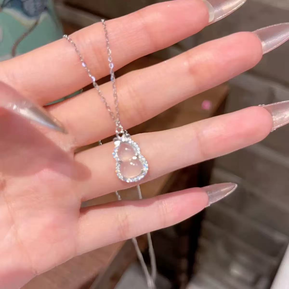 Women's White Jade Gourd Necklace – New "Affordable Luxury" Niche Design Pendant & Collarbone Chain